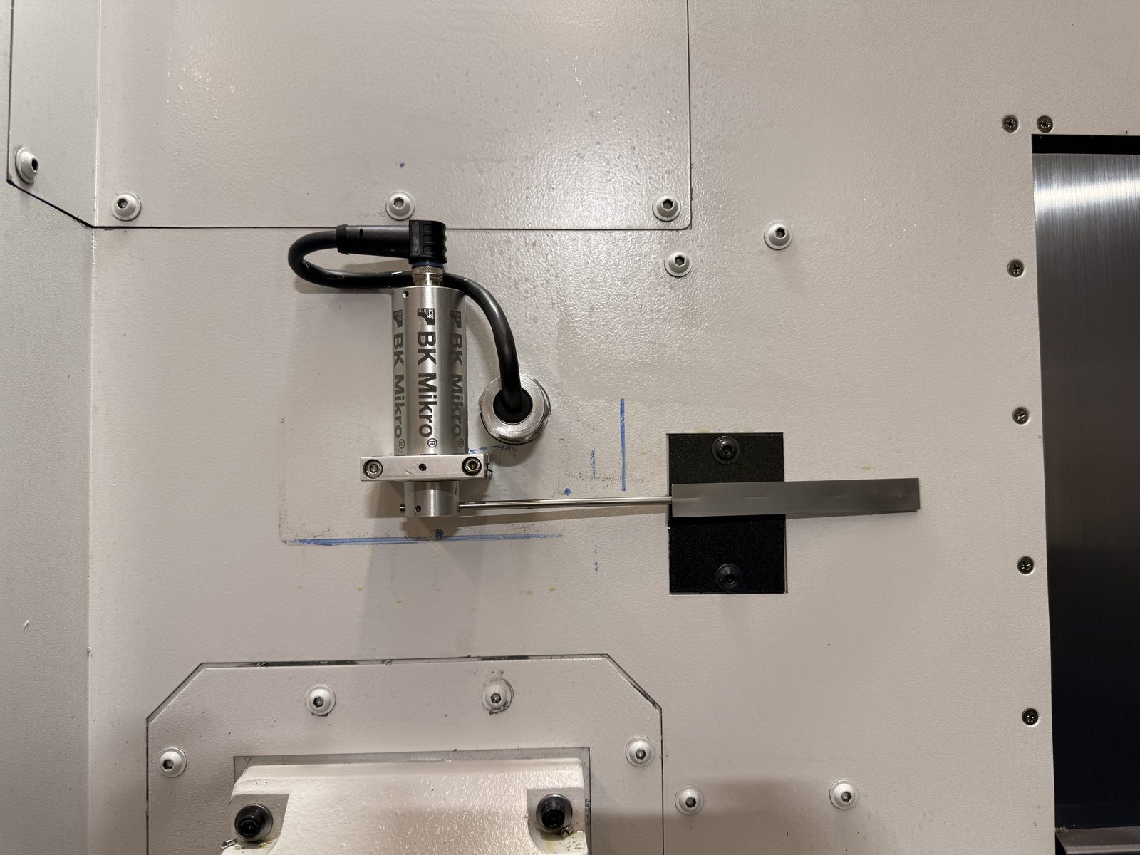 BK Mikro sensor mount without cover