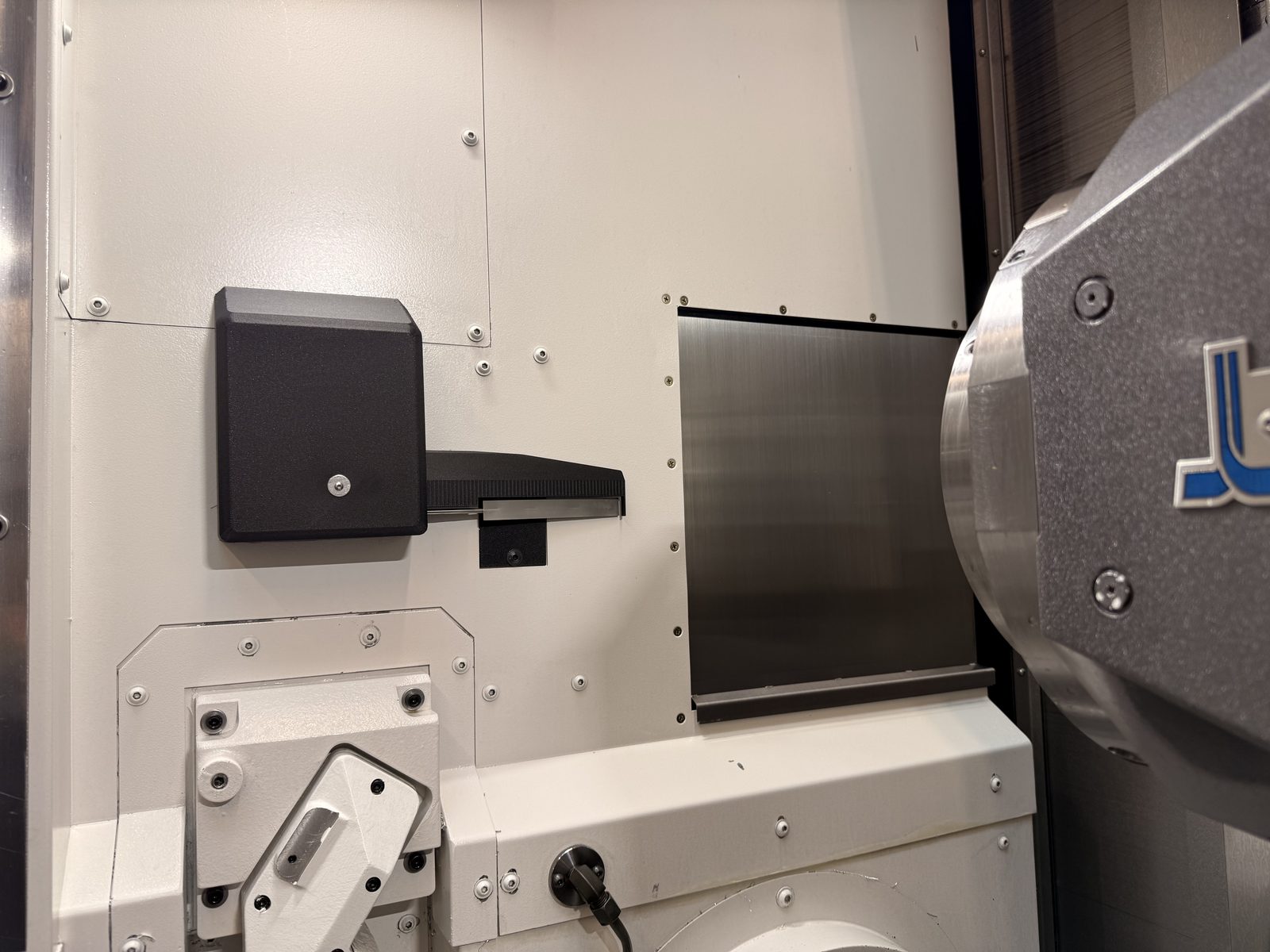 BK Mikro wide view showing positioning on Multus
